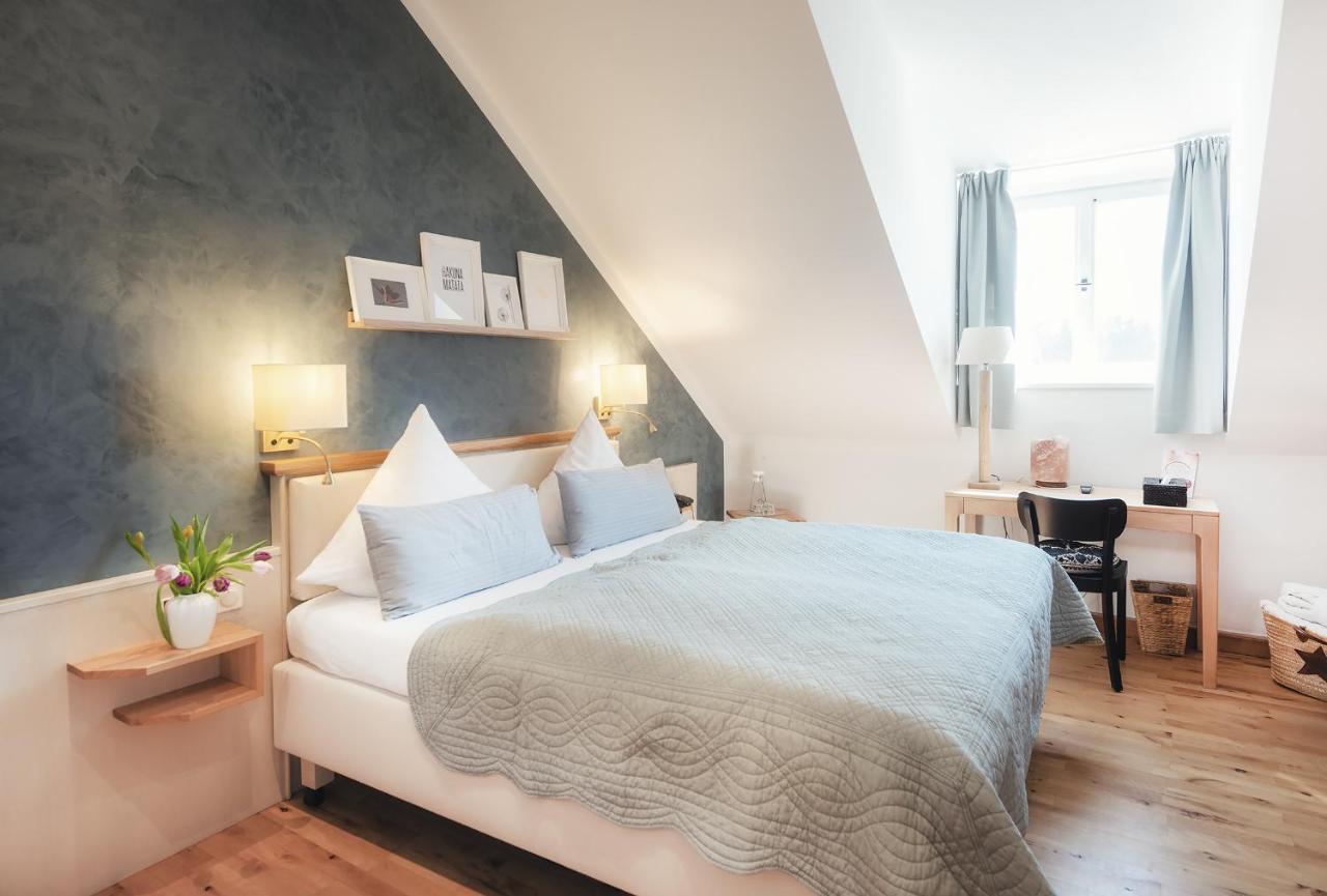 Biohotel Schlossgut Oberambach Buitenkant foto