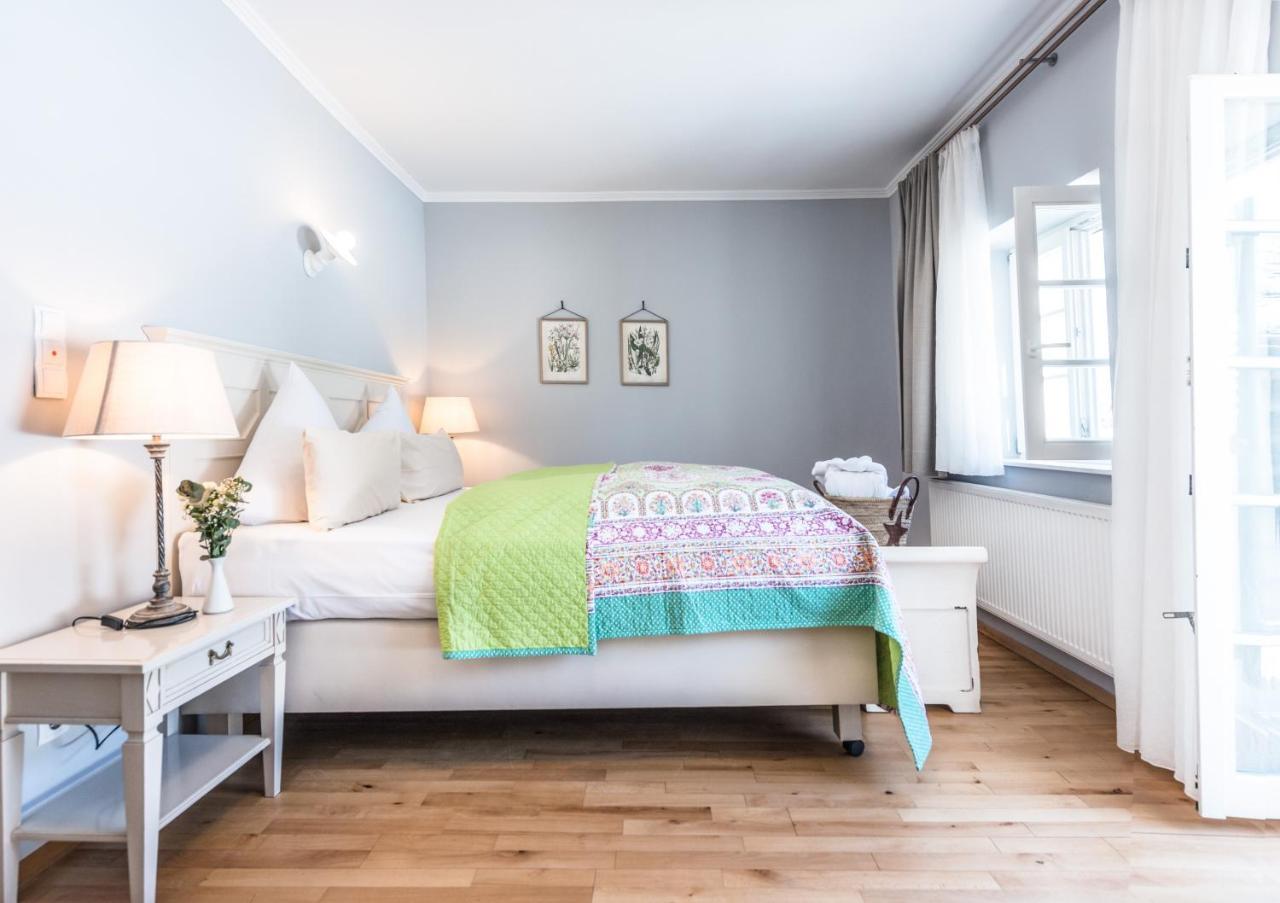 Biohotel Schlossgut Oberambach Buitenkant foto